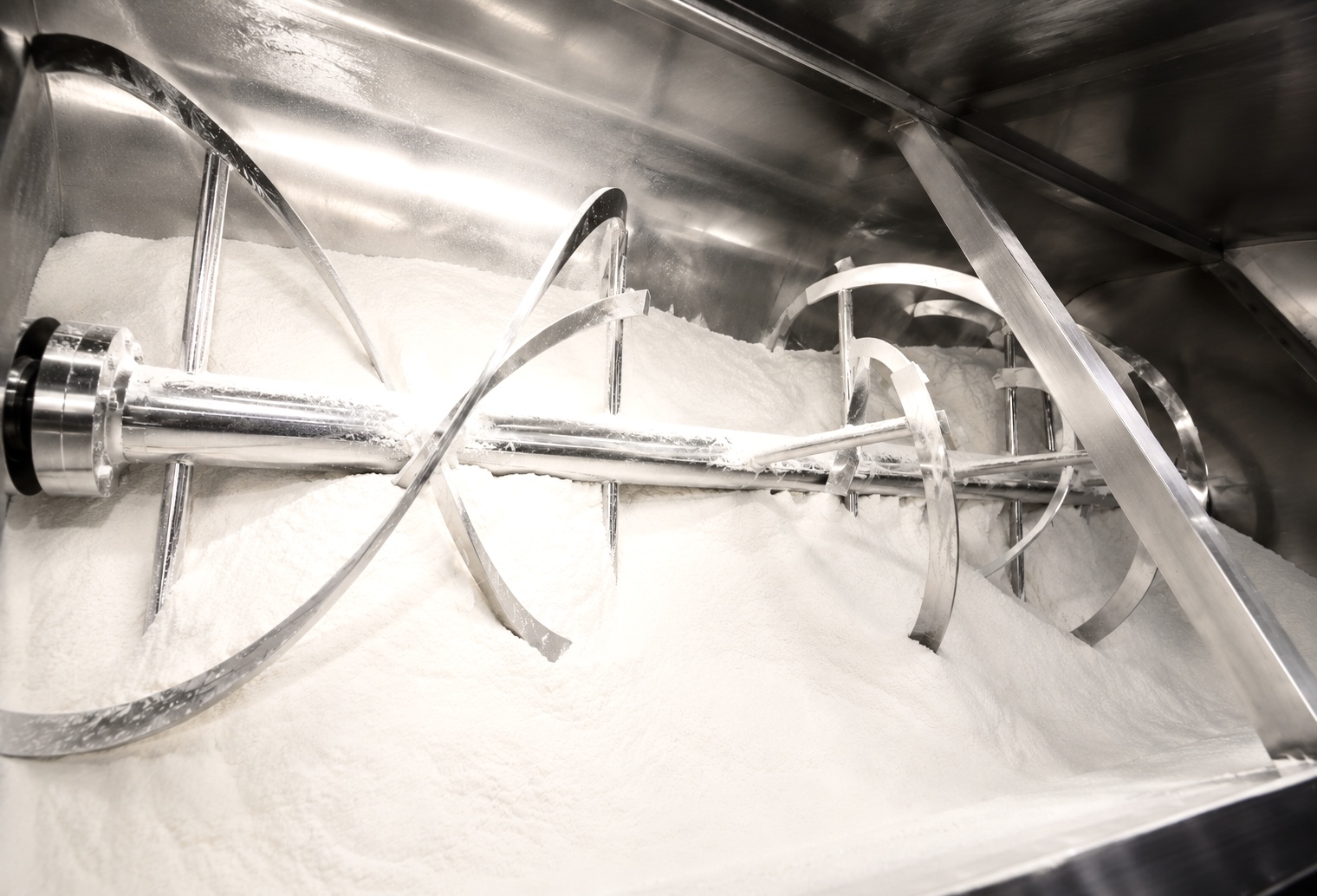 Stainless steel ribbon blender charged with powder