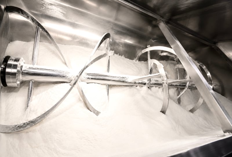 Stainless steel ribbon blender charged with powder