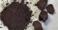 Delumper restoring agglomerated powder to free-flowing form